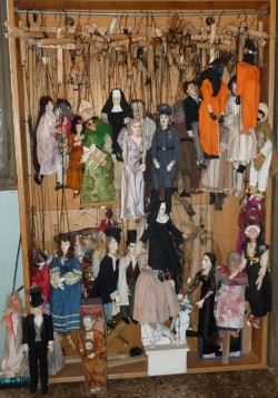 Il Centro Studi Teatro organizza un corso di  Spettacolo musicale per marionette: pratica e teoria
