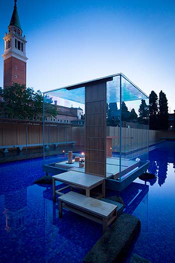 Cerimonie del tè alla Glass Tea House Mondrian di Hiroshi Sugimoto