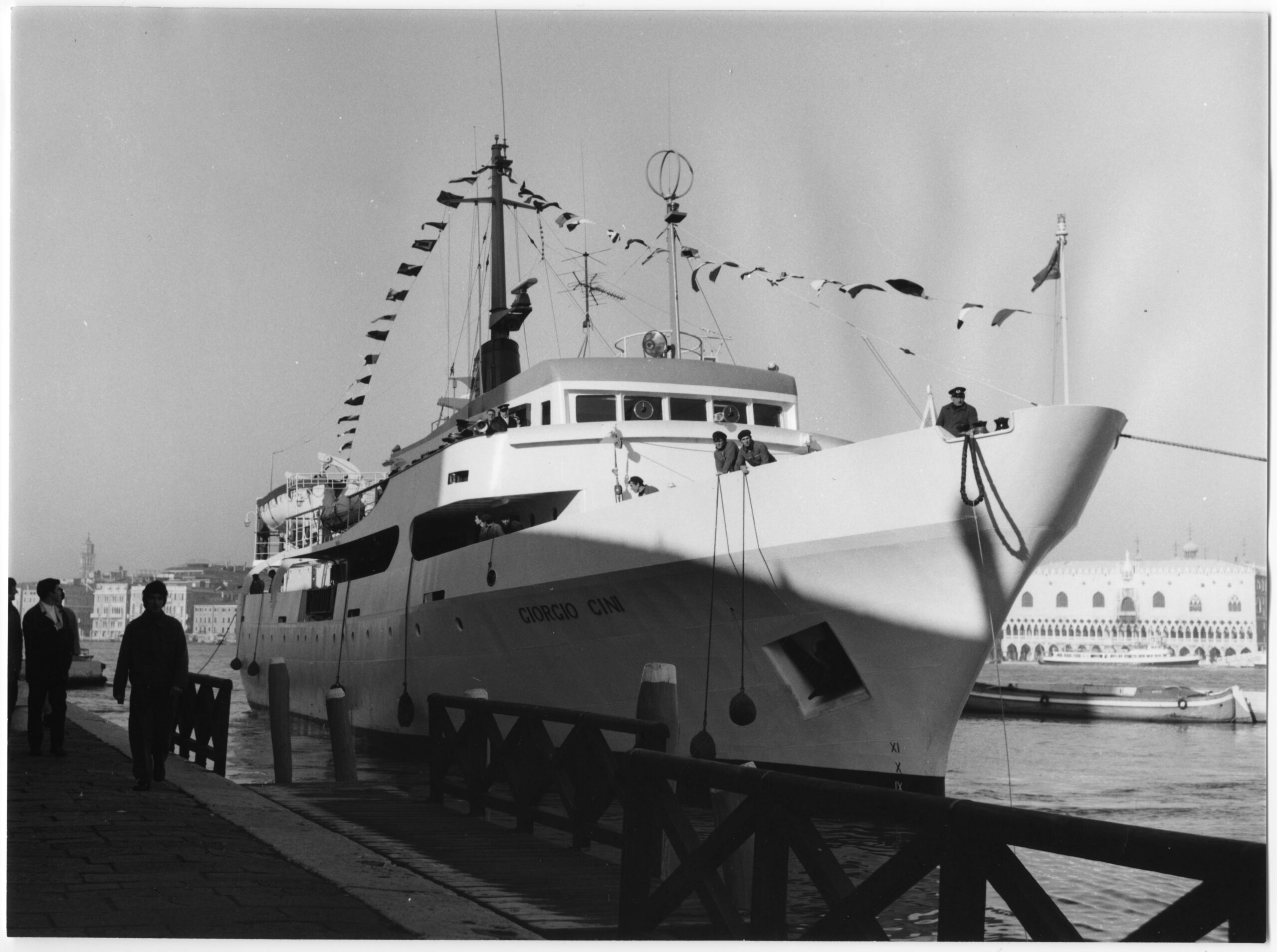 La storica Nave Scuola Giorgio Cini approda a Venezia a quarant’anni dalla consegna della bandiera navale
